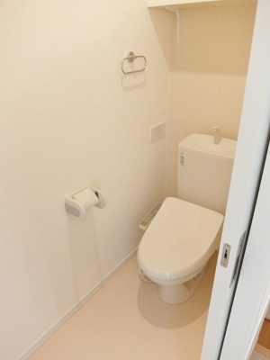 上下階にトイレあります