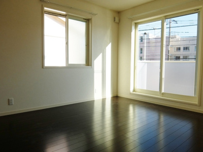 南向き、２面採光の洋室７帖