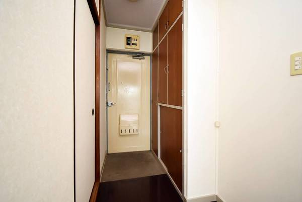 ビレッジハウス向台タワー1号棟の玄関|ビレッジハウスの同一物件・同一タイプの間取りの写真です