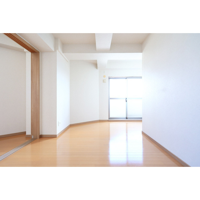 第6アローズ緑地公園の居間・リビング