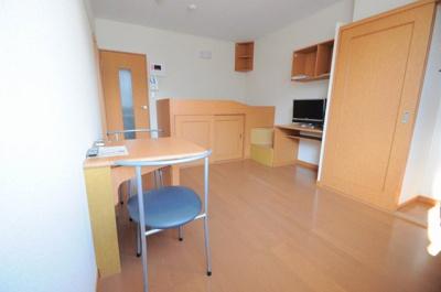 【居間・リビング】 | レオパレスＫＡＴＳＵＲＡＧＩ | 設備・仕様は号室により異なる為、現状を優先致します。