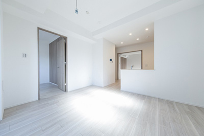 【居間・リビング】 | ラティエラ横濱大通り公園 | ※写真は同タイプ住戸です。