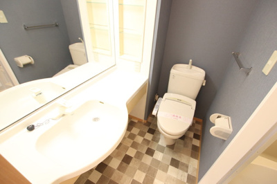 鏡を広々と使える洗面台です