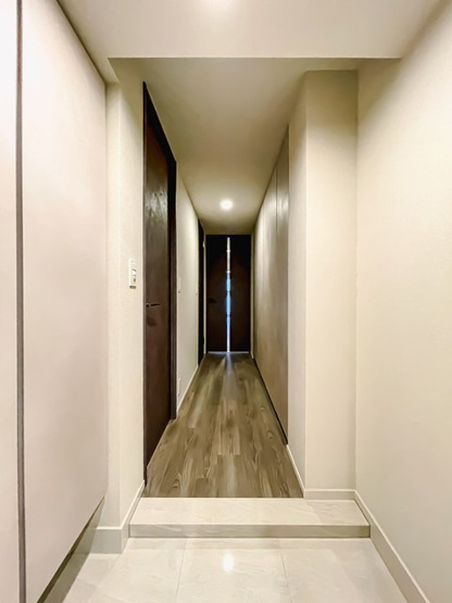 【玄関】 | ロイヤルパークス有明 | ※写真は同タイプ住戸です。