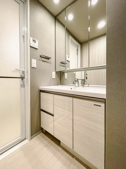 【洗面所】 | ロイヤルパークス有明 | ※写真は同タイプ住戸です。