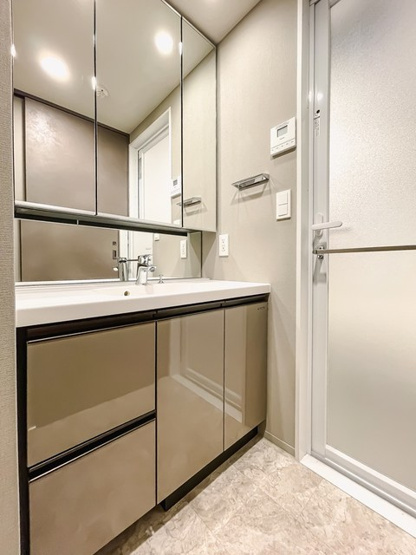 【洗面所】 | ロイヤルパークス有明 | ※写真は同タイプ住戸です。