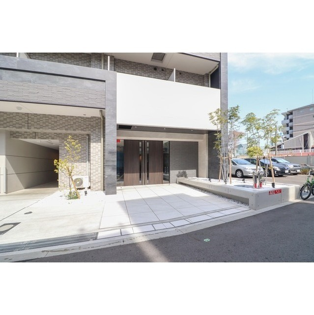 エスリード大阪ドームCERCAのエントランス