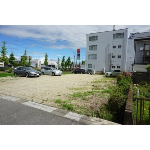 西荘１丁目美濃善駐車場の外観