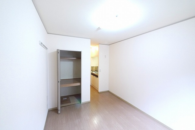 シティパル大宮　Ｂ棟の洋室|明るい洋室です