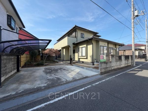 前橋市文京町中古一戸建ての前面道路含む現地写真|並列駐車可能な駐車場スペースです。
