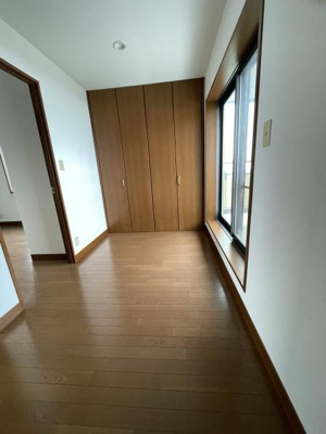 【内装】 | 湖山町北6丁目3階建戸建住宅 | ３Ｆホール＆収納