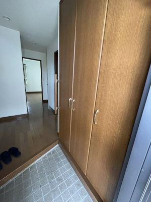 【玄関】 | 湖山町北6丁目3階建戸建住宅 | 靴がいっぱい入ります！