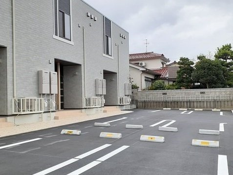 アクールの駐車場|駐車場があるので、車を買う予定の方も安心です