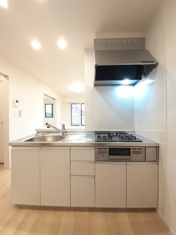 アクールのキッチン|コンパクトなキッチンで掃除もラクラク