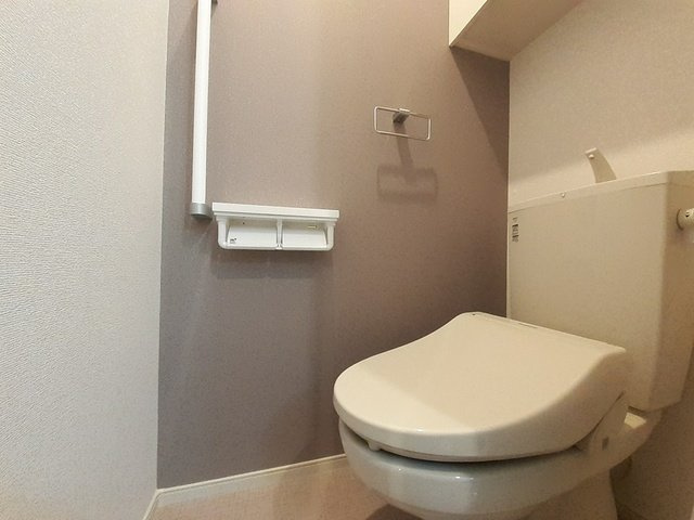 シャインビューⅢのトイレ|落ち着いた色調のトイレです