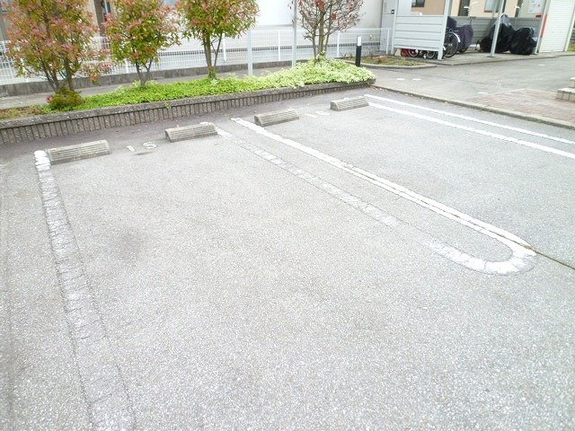 ラ・ソレイユの駐車場|駐車場があるので、車を買う予定の方も安心です