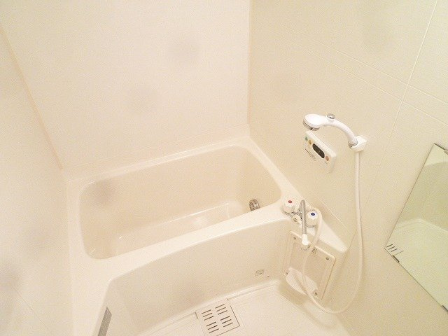 ラ・ソレイユの浴室|落ち着いた空間のお風呂です