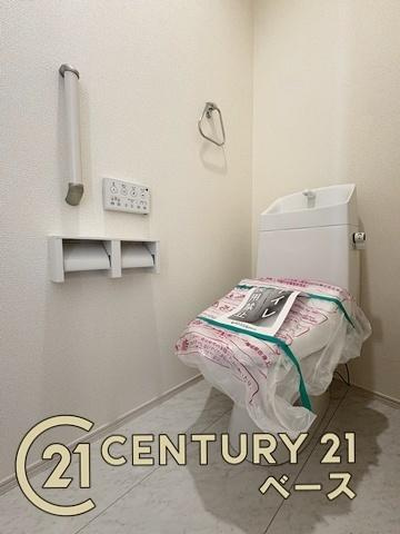 奈良市秋篠町 ／新築一戸建のトイレ|■現地撮影写真■リフォーム済みの綺麗なお手洗いです！
