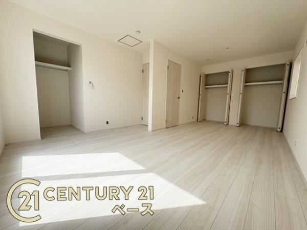 奈良市秋篠町 ／新築一戸建の洋室|■現地撮影写真■使い勝手の良い広々とした約１１帖の洋室です！