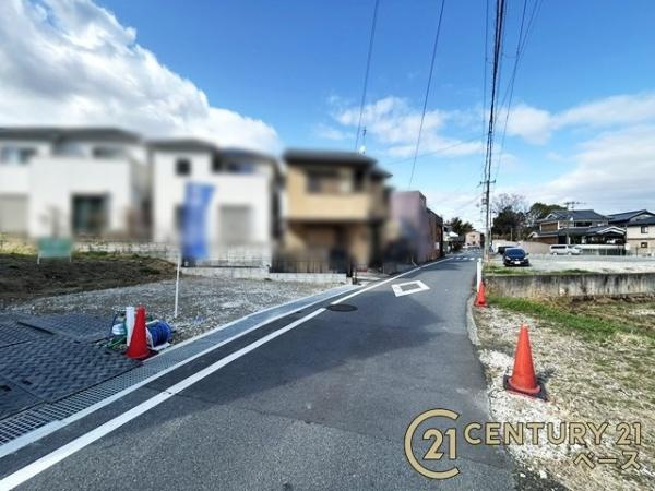 大和郡山市額田部北町の売地の前面道路含む現地写真|■現地撮影写真■前面道路約４.５ｍでお車の出し入れも楽々！