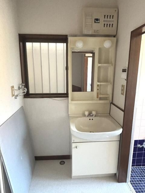 善福寺３丁目テラスハウスの洗面所