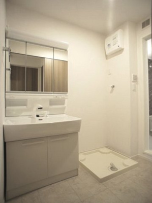 【洗面所】 | Ｅｌｅｇａｎｔ（エレガント） | 洗髪洗面化粧台と洗濯機置き場があります♪