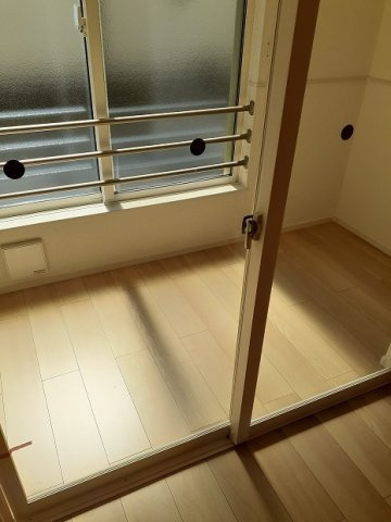 ＰＬＡＩＮ　桃の木の内装