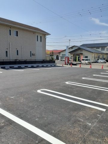 ＰＬＡＩＮ　桃の木の駐車場