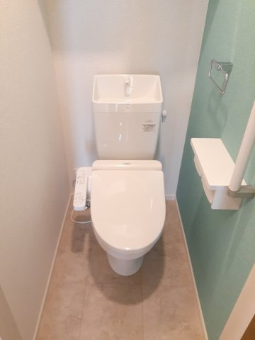 ＰＬＡＩＮ　桃の木のトイレ