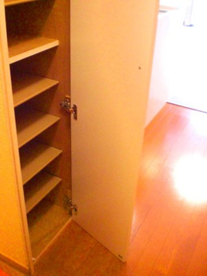 【玄関】 | レオパレス南境 | 靴箱は高さを自由に変えられます。