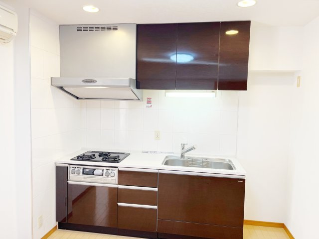 アクトヒルズ金町のキッチン|ワイドで収納豊富なシステムキッチン