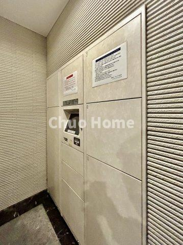 アクトヒルズ金町の設備|【宅配ボックス】在宅時・不在時に関わらず、居住者の代わりに非対面で宅配物を受け取ってくれる便利な設備です。わかりやすくご説明致しますので見学時にはお部屋だけではなく共用部分もぜひチェックしてください。