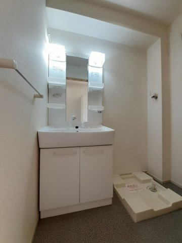 ヴィラ　ピアーチェの洗面所