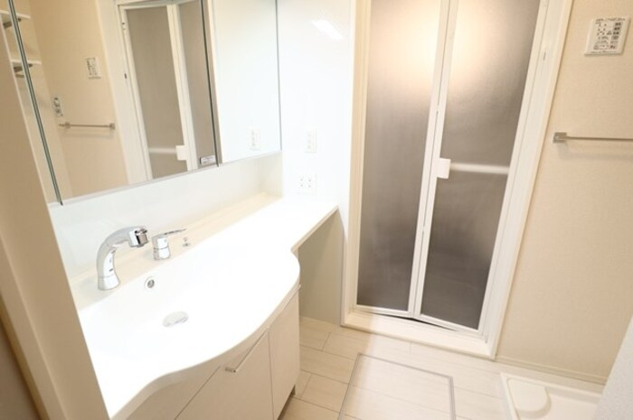 アルメール神栖の独立洗面台|ワイドカウンター洗髪洗面化粧台