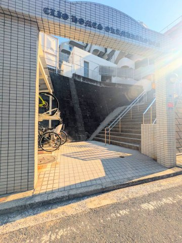 クリオホームズ岡村公園のエントランス