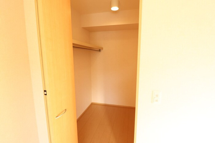 アースウィン　Aの収納|ウォークインクローゼット