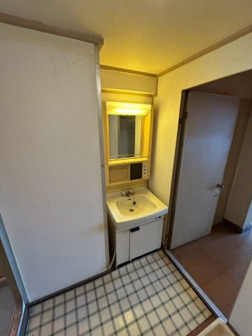 岩成台西第2住宅605号棟の独立洗面台|リフォーム向け物件になります！お客様のご希望に合わせてリフォーム提案も承ります！
