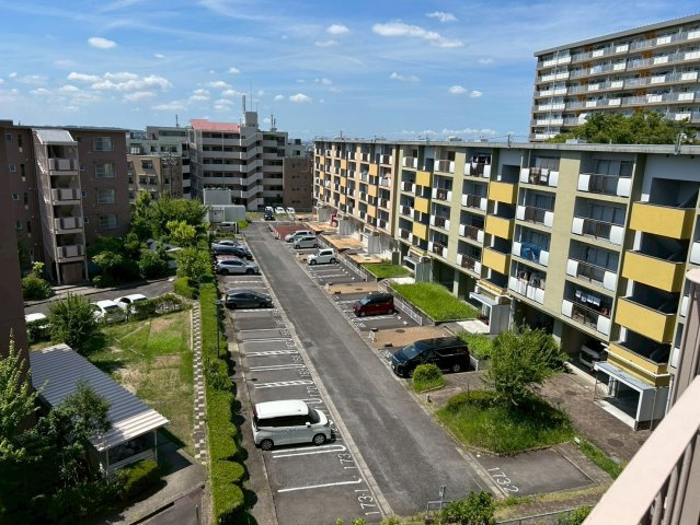 岩成台西第2住宅605号棟の展望|バルコニー側は開けていて解放感があります！