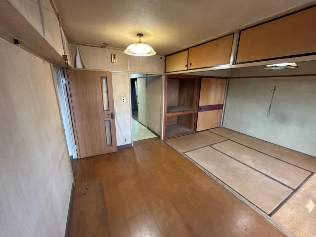 岩成台西第2住宅605号棟の居間・リビング|リフォーム向け物件になります！お客様のご希望に合わせてリフォーム提案も承ります！