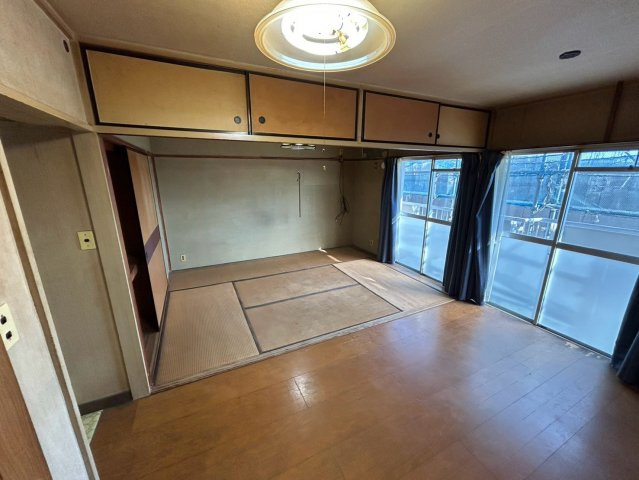岩成台西第2住宅605号棟の居間・リビング|リフォーム向け物件になります！お客様のご希望に合わせてリフォーム提案も承ります！