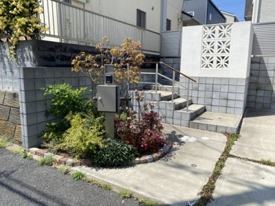 【エントランス】 | La fraise壱番館 | おしゃれな玄関アプローチ　自転車も置けます