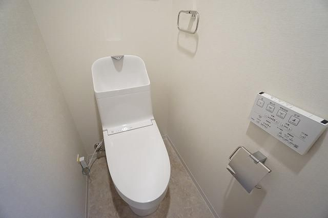 ・ＲＯＯＴｓ　Ｙｏｋｏｈａｍａ　Ｙｏｓｈｉｎｏｃｈｏのトイレ