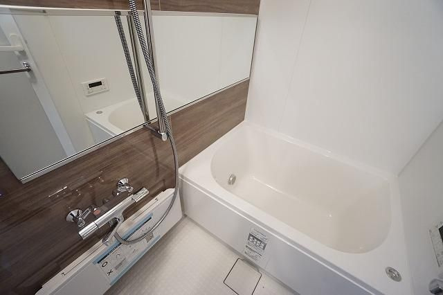 ・ＲＯＯＴｓ　Ｙｏｋｏｈａｍａ　Ｙｏｓｈｉｎｏｃｈｏの浴室