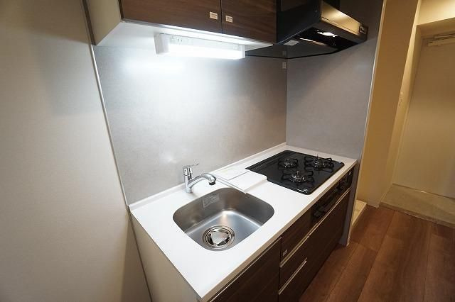 ・ＲＯＯＴｓ　Ｙｏｋｏｈａｍａ　Ｙｏｓｈｉｎｏｃｈｏのキッチン