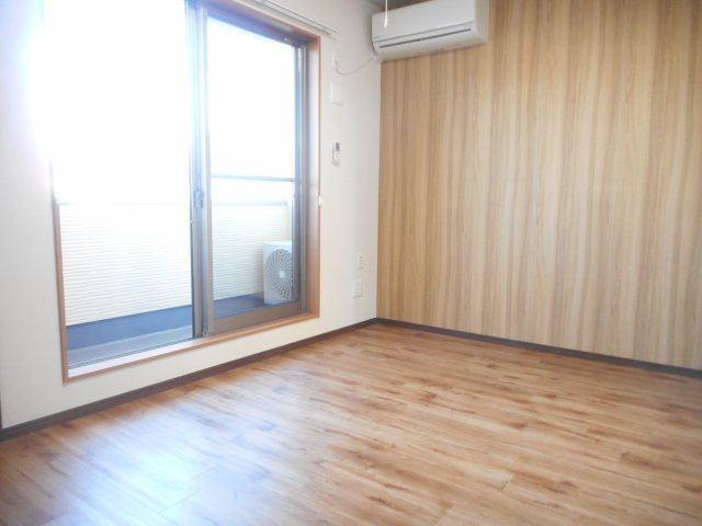 【賃貸アパート】スクワイアの洋室|コンパクトで使いやすい洋室です