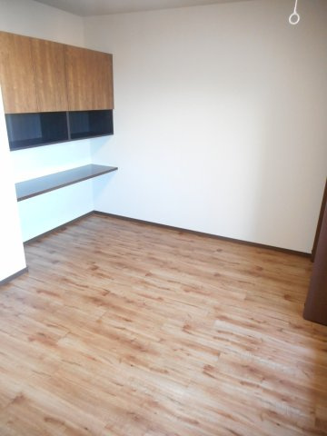 【賃貸アパート】スクワイアの洋室|明るい洋室です