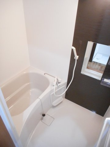【賃貸アパート】スクワイアの浴室|日々の暮らしに欠かせないお風呂です
