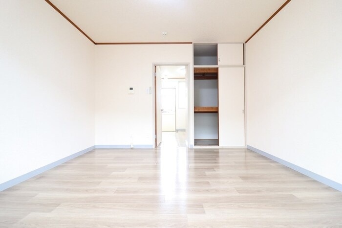 アーバンヒルズかしまIの洋室|洋室（別角度）