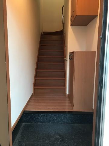 【賃貸アパート】エル・グレイシャスの玄関|玄関