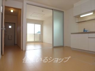 広島市安佐北区白木町大字井原のアパートの居間・リビング
